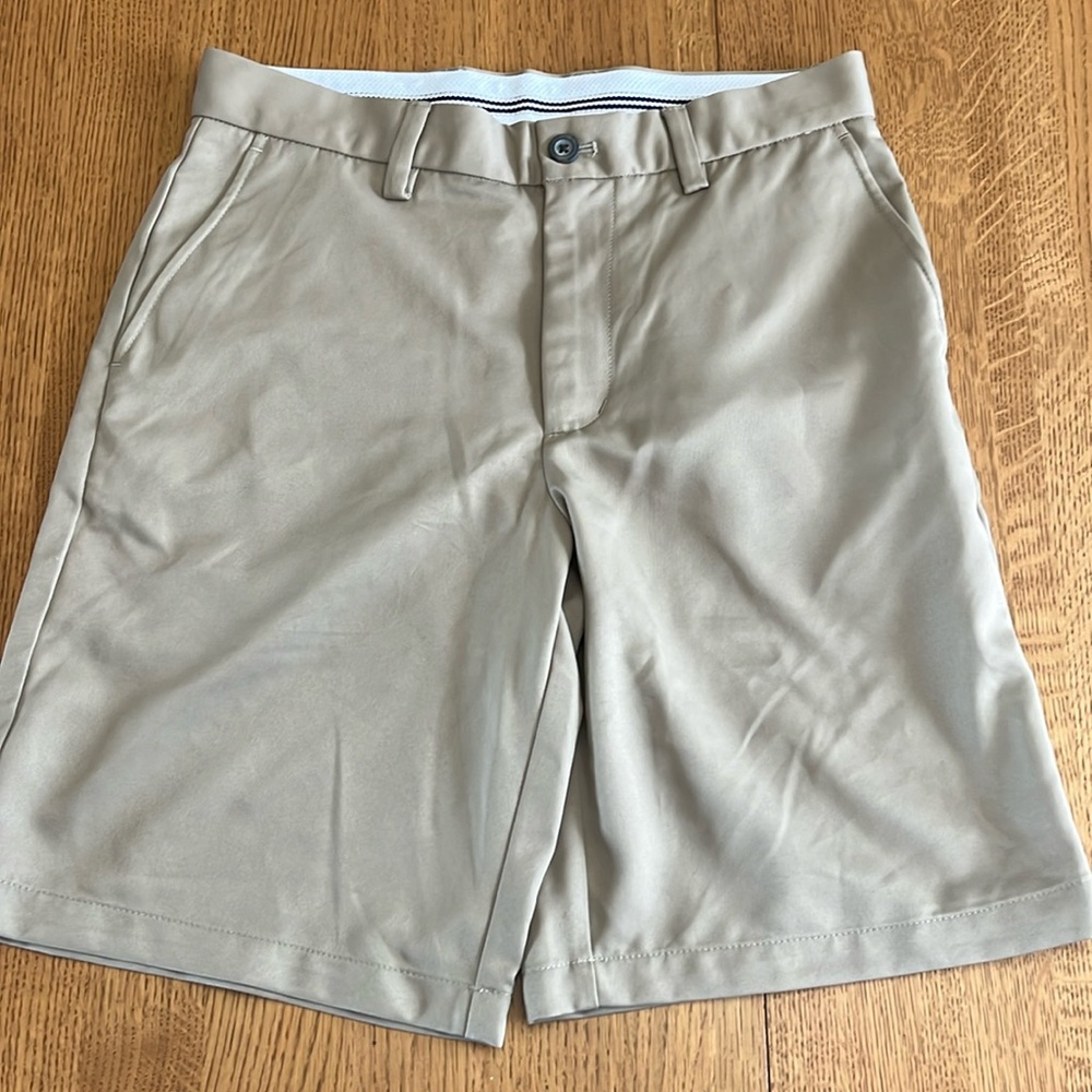 Men’s flat front golf shorts    30” waist, 9 inch inseam.